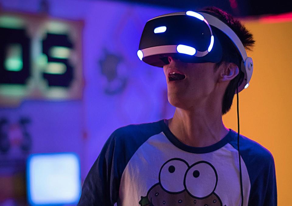 VR virtualios realybės technologija